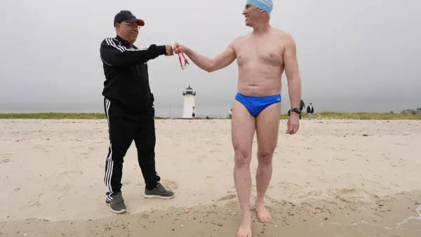 Daredevil Swims Shark-Infested Waters to Celebrate 50th Anniversary of 'Jaws'